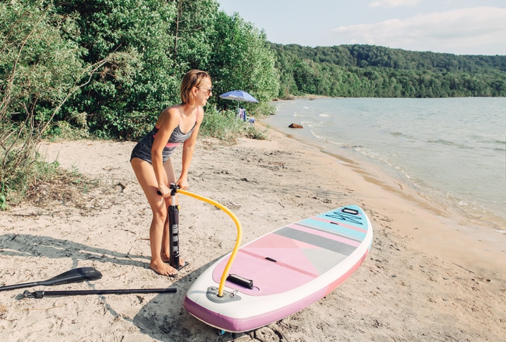 do inflatable paddle boards lose air featured
