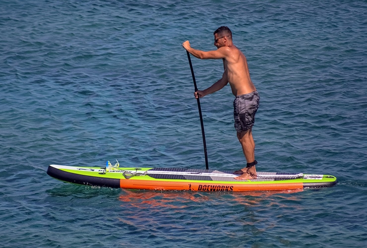 what muscles does paddle boarding work featured